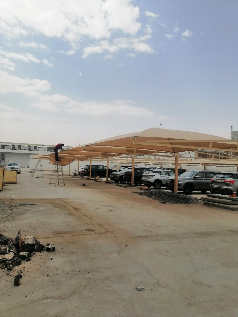 شركة بن غازي لتركيب المظلات والسواتر بالرياض تركيب وحدادة جميع انواع المظلات مظلات سيارات مظلات جلسات خارجية مظلات حدائق مظلات شينكو تركيب ساندوتش بانل مظلات متحركة مظلات خارجية بجودة عالية 
