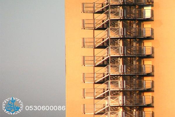 أنواع سلالم طوارئ داخلية وخارجية بأسعار مناسبة 0530600086